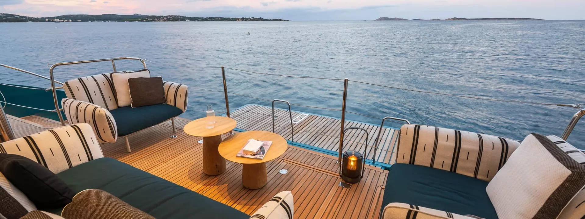 catamaran-LAGOON-EIGTHY-2-INTERIOR-SLIDER-45.webp