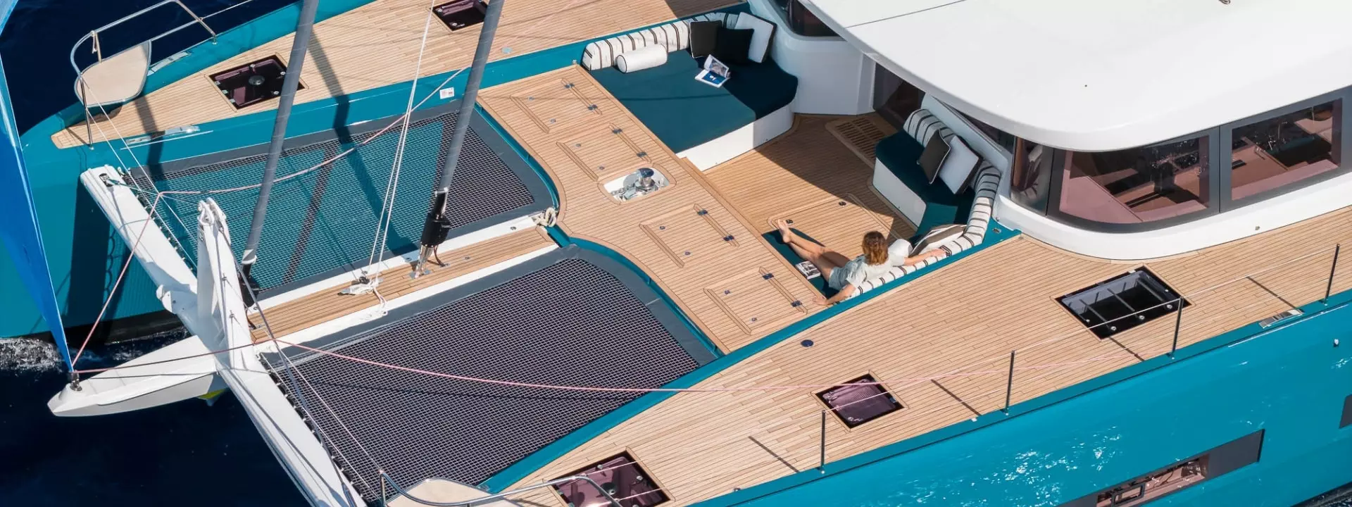 catamaran-LAGOON-EIGTHY-2-INTERIOR-SLIDER-49.webp