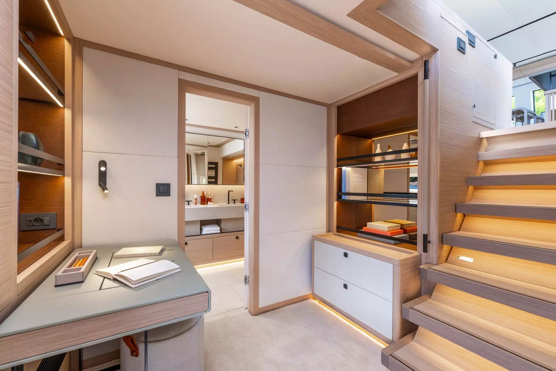 LAGOON-EIGTHY-2-INTERIOR-SLIDER-22.webp