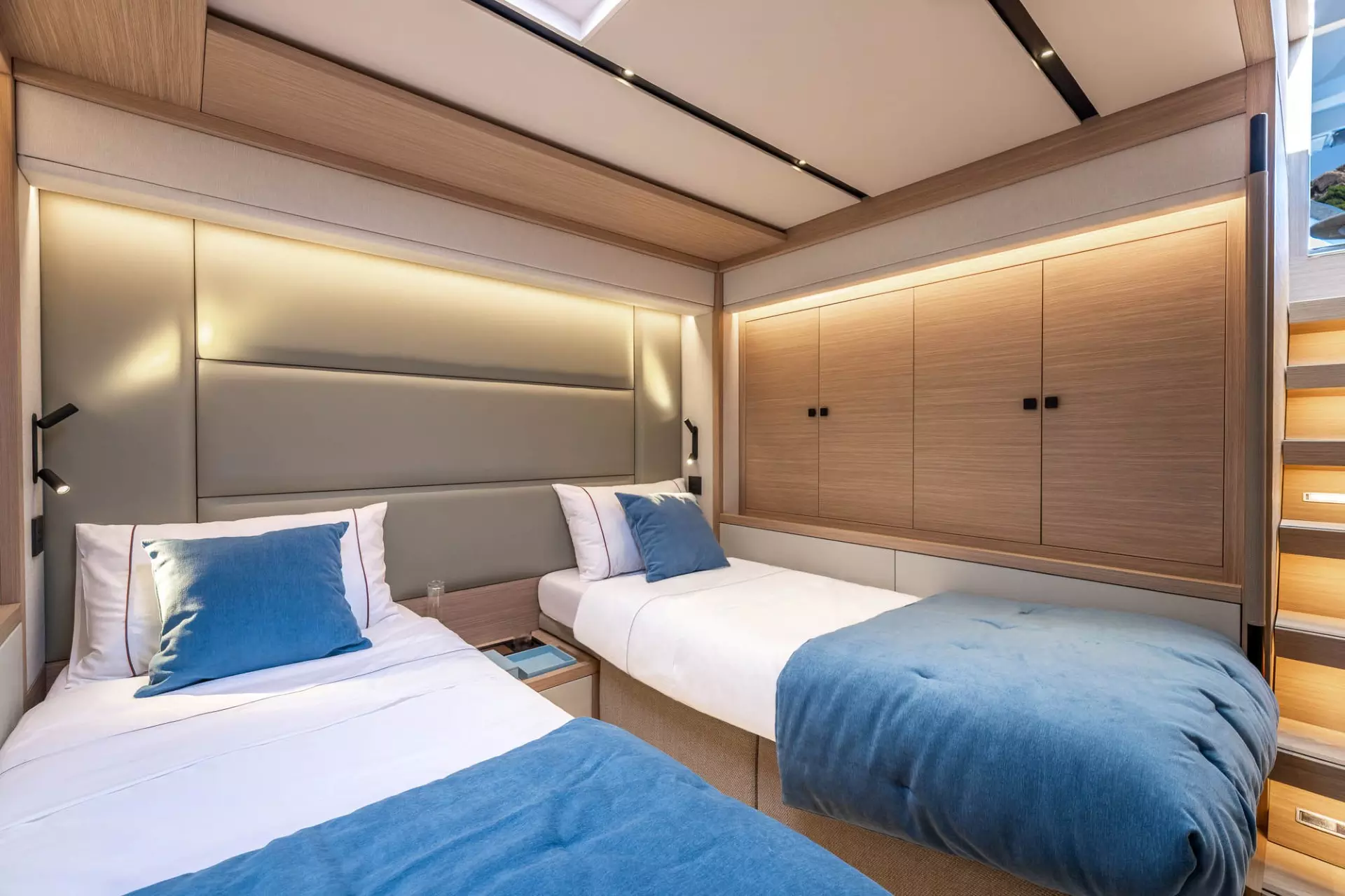 LAGOON-EIGTHY-2-INTERIOR-SLIDER-36.webp