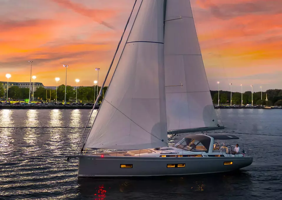 Night on a boat: tips and suggestions on how to choose the perfect spot